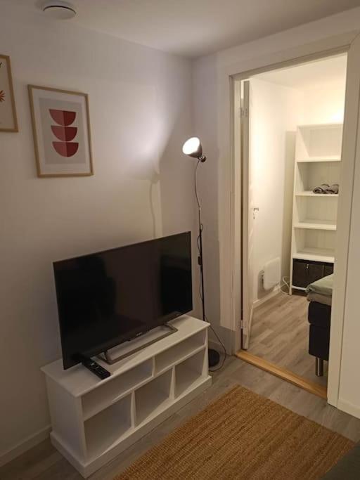 Cozy Apartment Close To Downtown Тромсьо Екстериор снимка
